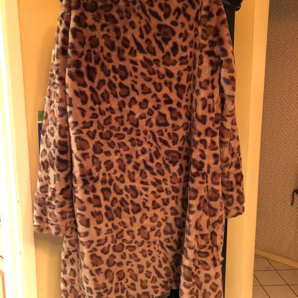 Animal print sweater🐆 - Picture 2 of 2